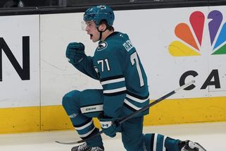 NHL | Generační talent a Dostálova noční můra. Teenager Celebrini je hokejový zázrak - Sport.cz